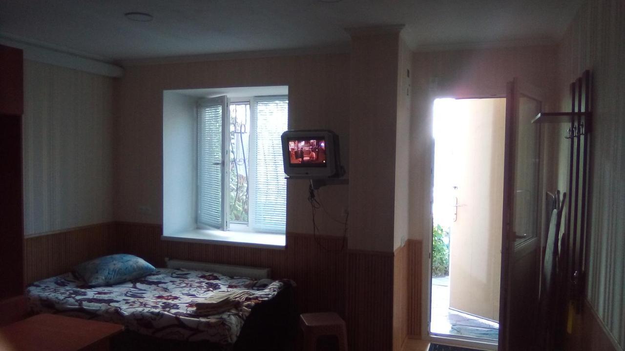 1-Я Слободская, 17А, Угол Проспекта Центрального, 3 Дивана, Wi-Fi, Отдельный Вход. Николайев Екстериор снимка